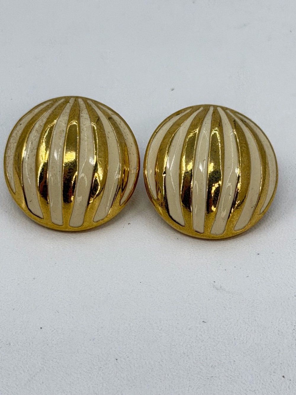 Vintage Crown Trifari Dome Ribbed Pierced Earrings White Enamel & Gold Tone 1"
